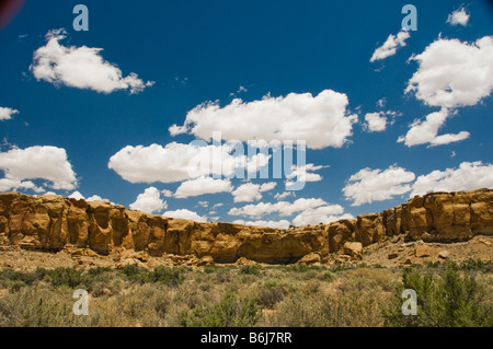 Des formations rocheuses et falaises de Chaco Culture National Historical Park Nouveau Mexique Banque D'Images