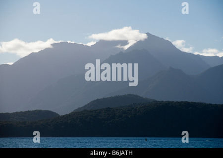 Le Murchison montagnes sur le lac Te Anau, île du Sud, Nouvelle-Zélande Banque D'Images