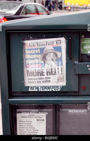 Machine avec journal NY titre de nouveau président américain Barack Obama Banque D'Images