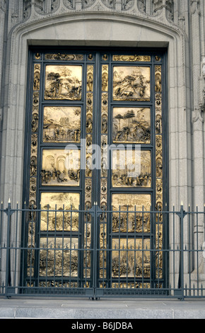 Portes du Paradis, par Lorenzo Ghiberti. Baptistère de Saint-Jean, Florence Italie. Banque D'Images