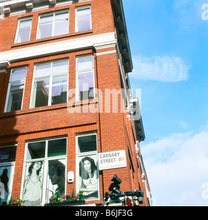 Carnaby Street sign sur coin de Soho Londres Angleterre Royaume-uni construction Banque D'Images