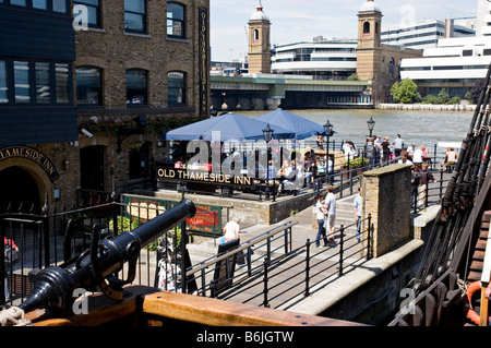 Old Thameside Inn Londres Angleterre seulement sur la Tamise Banque D'Images