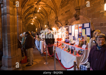 Cloître de la cathédrale de Chester Cheshire UK tombola bloquer la levée de fonds pour la charité Banque D'Images