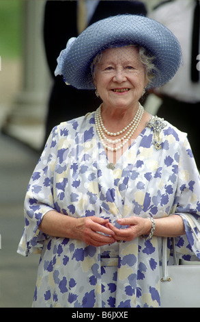 Sa Majesté la reine Elizabeth la reine mère d'anniversaire à Clarence House Londres Banque D'Images