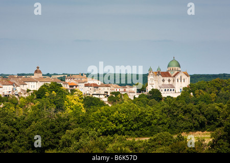 L'église St Martin et Castelnau Montratier dans le lot Sud Ouest France Europe Banque D'Images