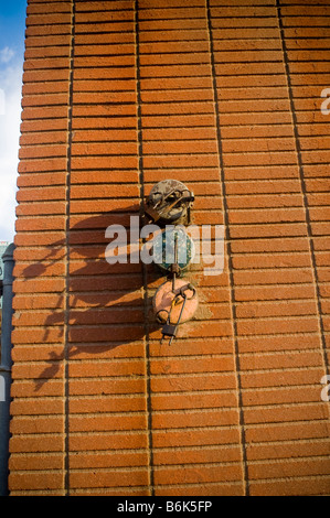 Les tuyaux bouchés et verrouillé à l'extérieur d'un bâtiment dans le quartier de Greenpoint Brooklyn New York Banque D'Images