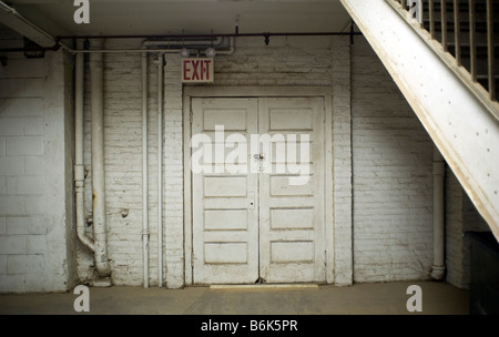 Porte dans un bâtiment vide dans le lofft Greenpoint Brooklyn près de New York Banque D'Images