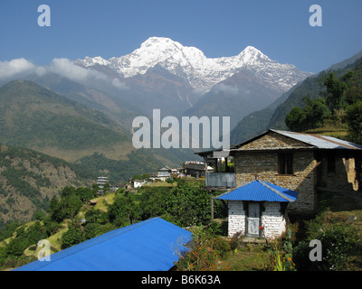 Annapurna Sud et Hiun Chuli vu de Landruk, de l'Annapurna contreforts, Gandaki, Himalaya, Népal, Asie centrale Banque D'Images