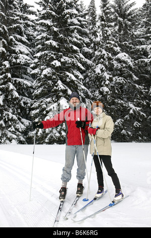 Couple ski Banque D'Images