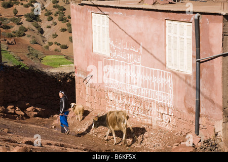 Maroc Sidi Faress Décembre village de montagne traditionnel berbère avec des numéros d'extérieur de bâtiment sur mur extérieur Banque D'Images