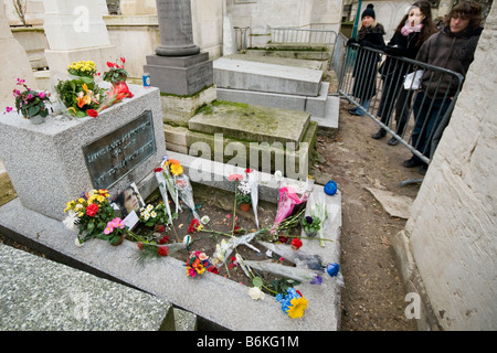 La tombe de Jim Morrison au cimetière du Père-Lachaise à Paris France Banque D'Images