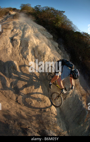 Vélo de montagne de descente sur sentier Telonics, Laguna Beach, Californie Banque D'Images