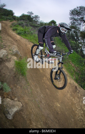 Vtt descente rapide vitesse Laguna Beach trail course Telonix singletrack Telonics Rads club Banque D'Images