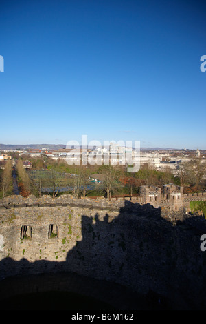 Vue du donjon normand dans le château de Cardiff de Cardiff, Pays de Galles, Royaume-Uni Banque D'Images