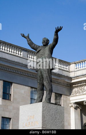 Dublin, Irlande - Statue de Jim Larkin en face de la poste principale, sur O'Connell Street à Dublin, en République d'Irlande. Banque D'Images