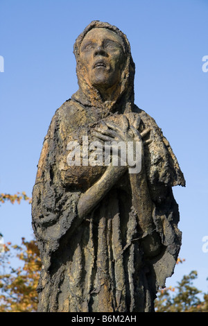 Dublin - l'un d'un groupe de sculptures intitulées La famine par Rowan Gillespie, commémorant les victimes de la grande famine en Irlande Banque D'Images