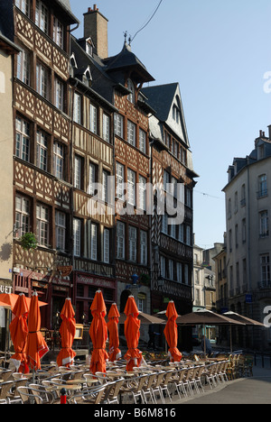 Rennes Bretagne France médiévale colorées à colombages de bâtiments sur place du champ Jacquet Banque D'Images