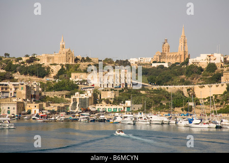 Voir l'approche de Mgarr Harbour à partir de la mer, Mgarr, Gozo, Malte Banque D'Images