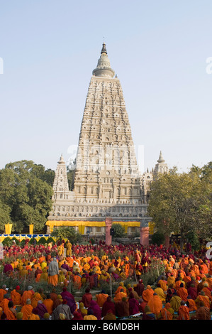 Portrait de moines dans un temple, Temple de la Mahabodhi, Bodhgaya, Gaya, Bihar, Inde Banque D'Images