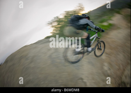 Vélo de montagne de descente sur sentier Telonics, Laguna Beach, Californie Banque D'Images