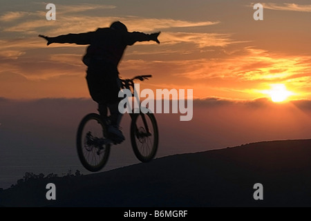 Vélo de montagne de descente sur sentier Telonics, Laguna Beach, Californie Banque D'Images