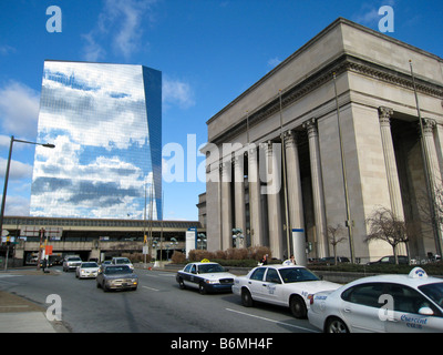 La Pennsylvania Station gare Amtrak 30th Street avec centre de l'ACEI en arrière-plan Philadelphia Pennsylvania USA Banque D'Images