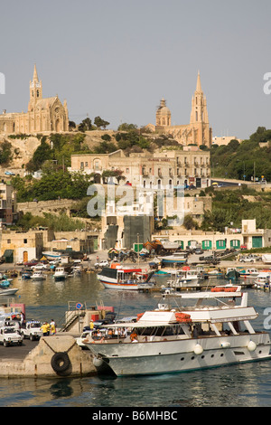 Voir l'approche de Mgarr Harbour à partir de la mer, Mgarr, Gozo, Malte Banque D'Images