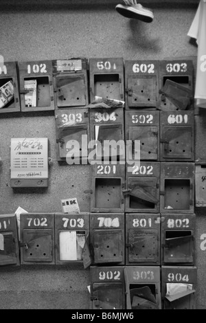 Les boîtes aux lettres résidentielles en Chine Tous vides tout cassé en plus de sept ans de vie en Chine Je n'ai jamais reçu le mail . Banque D'Images