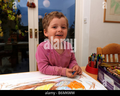 Enfant de trois ans avec le dessin Banque D'Images