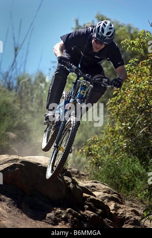 Vélo de montagne de descente sur sentier Telonics, Laguna Beach, Californie Banque D'Images