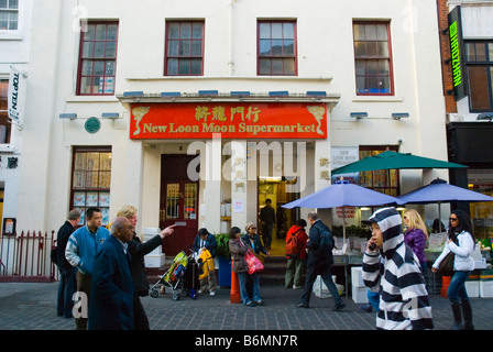 Nouvelle Lune Loon Supermarché dans Gerrard Street au centre de Londres Angleterre Royaume-uni Banque D'Images