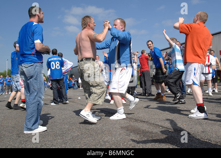 Fans des Glasgow Rangers se rassembler dans une région avant la finale de la coupe UEFA 2008 contre Zenit St Petersburg Banque D'Images