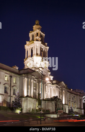 UK Angleterre Stockport Cheshire Mairie à Noël nuit Banque D'Images