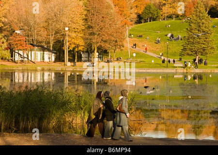 Les femmes musulmanes dans le parc du Mont Royal Montréal Québec Canada Banque D'Images