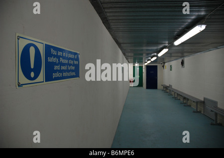 Abri d'urgence à la station de métro Queensway Tunnel sous la rivière Mersey à Liverpool, Angleterre, Royaume-Uni Banque D'Images