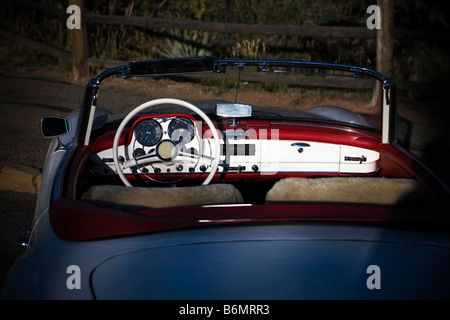 Vintage Car - open Cabriolet blanc avec red Banque D'Images