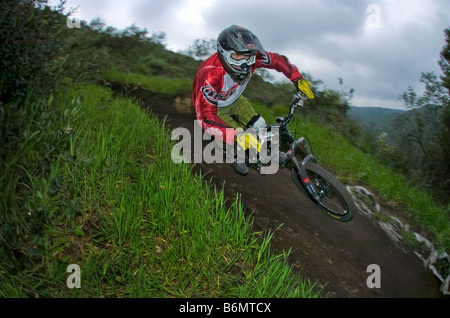 Vélo de montagne de descente sur sentier Telonics, Laguna Beach, Californie Banque D'Images