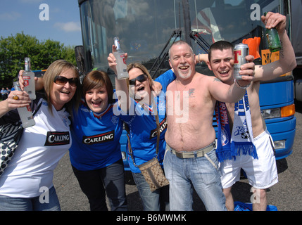 Fans des Glasgow Rangers se rassembler dans une région avant la finale de la coupe UEFA 2008 contre Zenit St Petersburg Banque D'Images