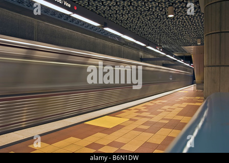 LA Métro Déménagement, voyage en train la gare de vigne, MTA, LACMTA, transports publics Hollywood Highland intérieur Ligne Rouge du métro Banque D'Images