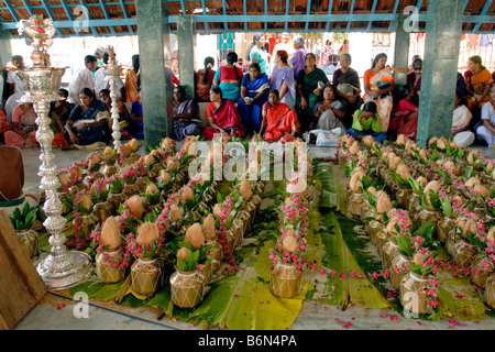 FESTIVAL EN KARPAKA PILLAIYARPATTI VINAYAKAR TEMPLE À TAMILNADU Banque D'Images