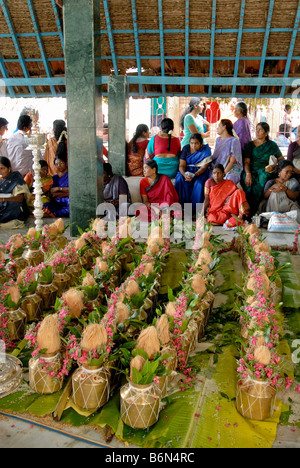 FESTIVAL EN KARPAKA PILLAIYARPATTI VINAYAKAR TEMPLE À TAMILNADU Banque D'Images