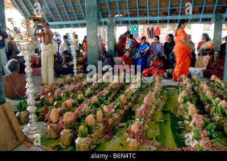 FESTIVAL EN KARPAKA PILLAIYARPATTI VINAYAKAR TEMPLE À TAMILNADU Banque D'Images