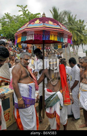 FESTIVAL EN KARPAKA PILLAIYARPATTI VINAYAKAR TEMPLE À TAMILNADU Banque D'Images