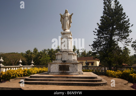 Jésus Christ statue derrière Cathédrale Se Old Goa Inde Banque D'Images