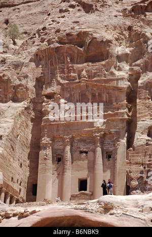 Bâtiments sculpté sur le côté de la falaise, à Petra, Wadi Musa, Jordan Banque D'Images