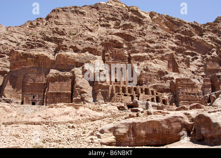 Bâtiments sculpté sur le côté de la falaise, à Petra, Wadi Musa, Jordan Banque D'Images