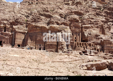 Bâtiments sculpté sur le côté de la falaise, à Petra, Wadi Musa, Jordan Banque D'Images