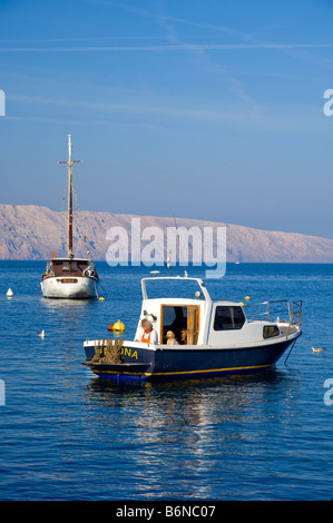 Bateaux de pêche dans le port de Senj Croatie Banque D'Images