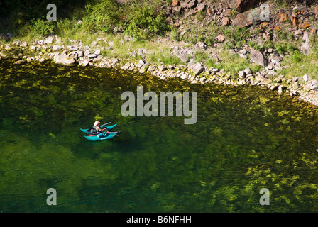 La pêche sur la rivière verte au-dessous du barrage de Flaming Gorge Banque D'Images