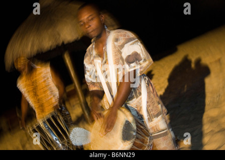 Danse sega traditionnel à l'hôtel Le Méridien à Pointe aux Piments, Ile Maurice Banque D'Images